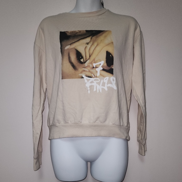 Ariana Grande Divided Cream Crewneck S - Picture 3 of 10